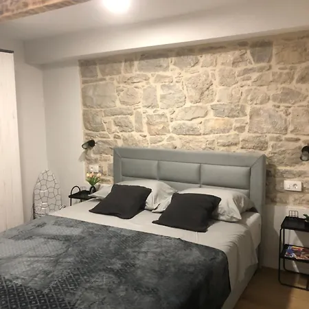 Blue Moon Split- Free Parking