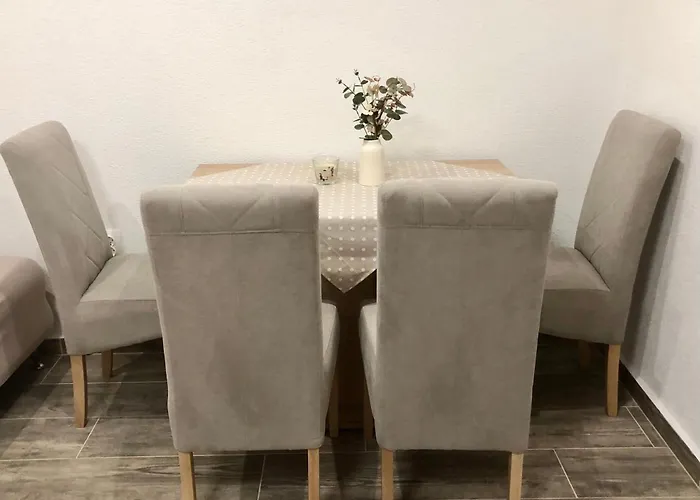 Blue Moon Split- Free Parking * Split