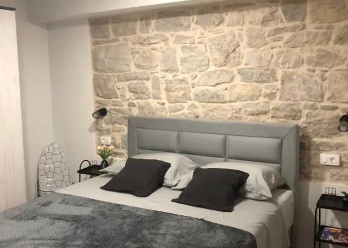 Blue Moon Split- Free Parking