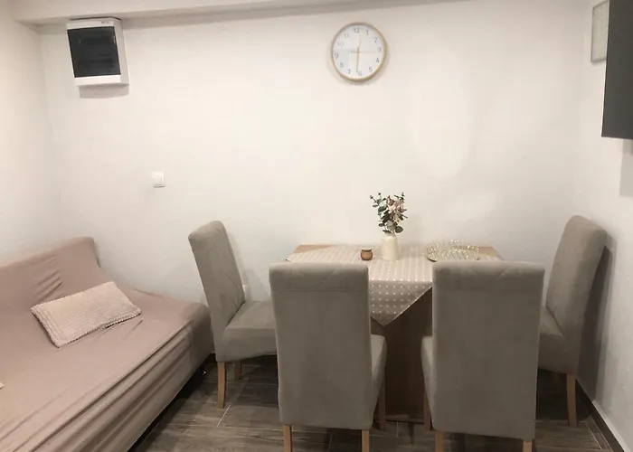 Blue Moon Split- Free Parking *