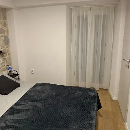 Blue Moon Split- Free Parking