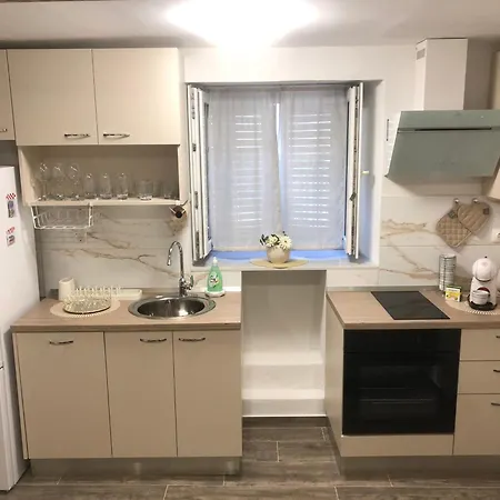 Blue Moon Split- Free Parking Apartment *