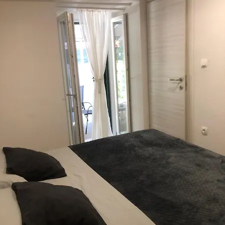 Apartment Blue Moon Split- Free Parking Split